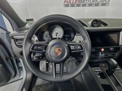 Used 2023 Porsche Macan S image 11