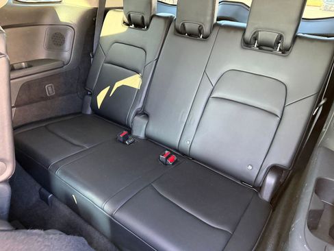 Used 2023 Nissan Pathfinder Platinum image 5