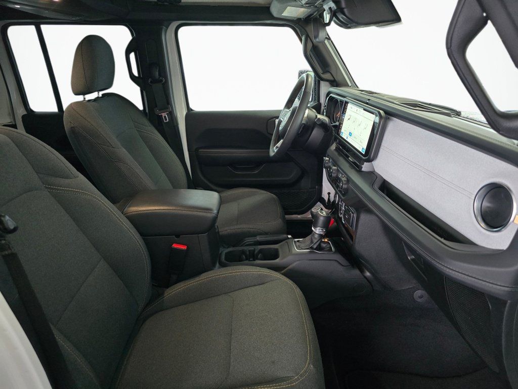 Used 2025 Jeep Wrangler Unlimited Sahara AWD/4WD image 42