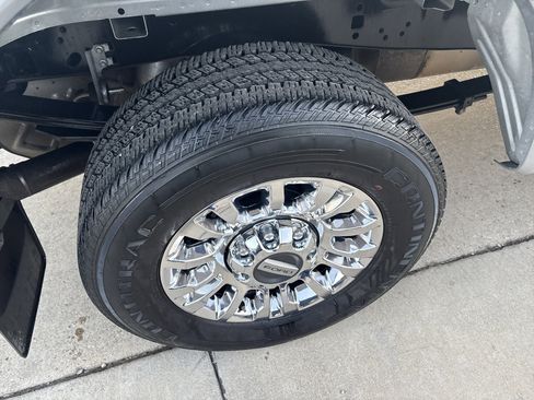 Used 2022 Ford F250 XLT w/ XLT Premium Package image 6