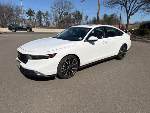 Used 2023 Honda Accord Touring image 3