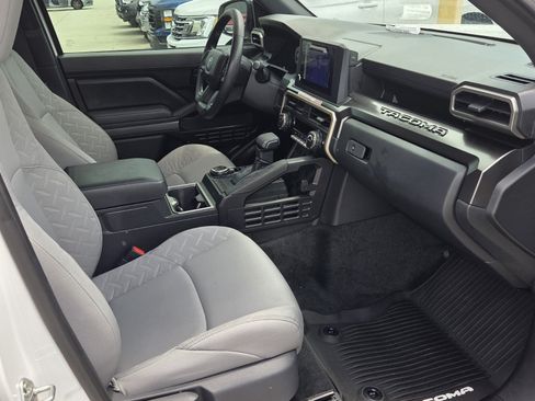 Certified 2025 Toyota Tacoma SR5 AWD/4WD image 11