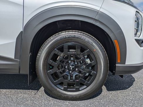 New 2025 Mitsubishi Outlander AWD image 11
