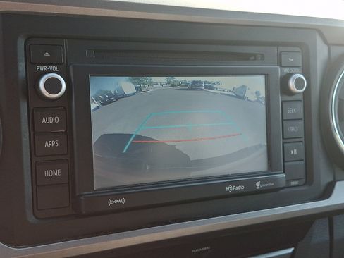 Used 2019 Toyota Tacoma SR5 AWD/4WD image 17