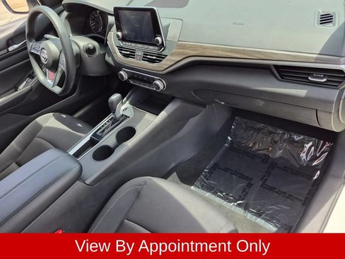 Used 2025 Nissan Altima 2.5 SV FWD image 32