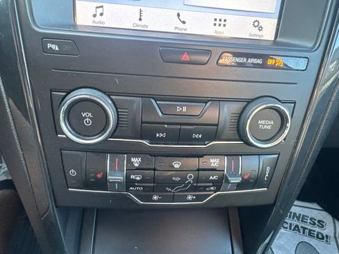 Used 2019 Ford Explorer XLT w/ Equipment Group 201A AWD/4WD image 19