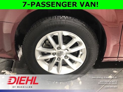 Used 2018 Dodge Grand Caravan SXT image 9