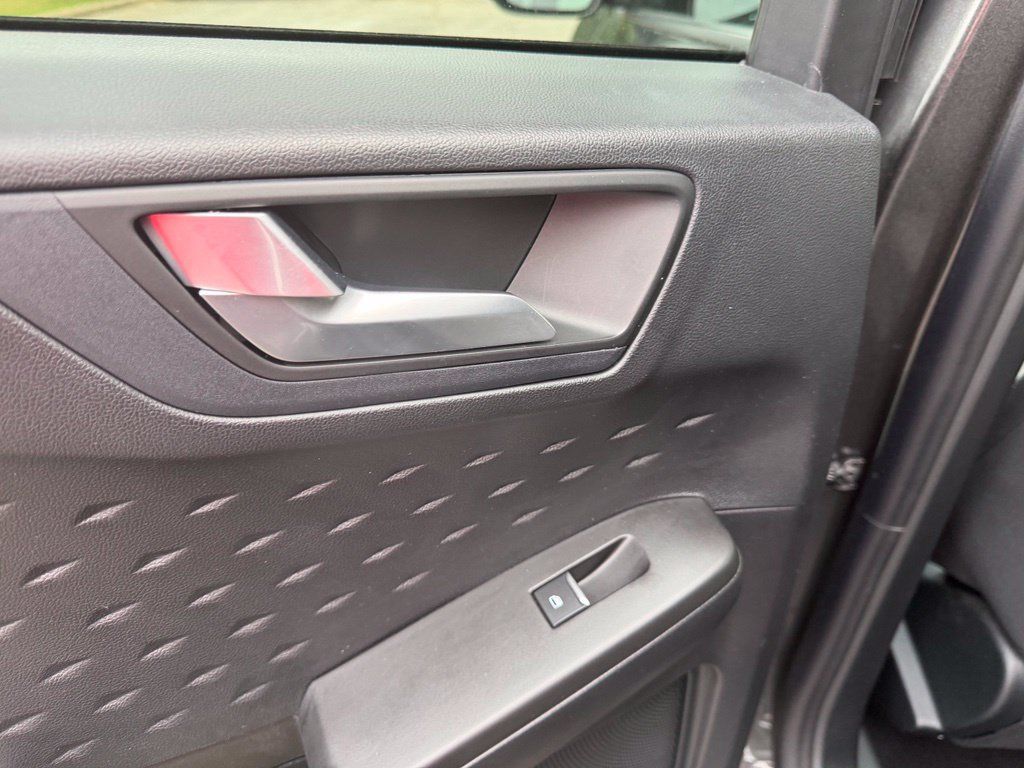 Used 2020 Ford Escape SE Sport FWD image 28