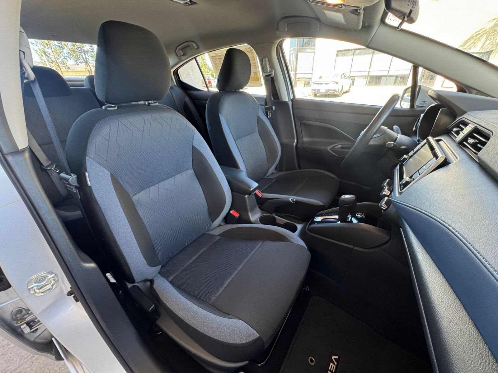 Used 2025 Nissan Versa SV FWD image 34