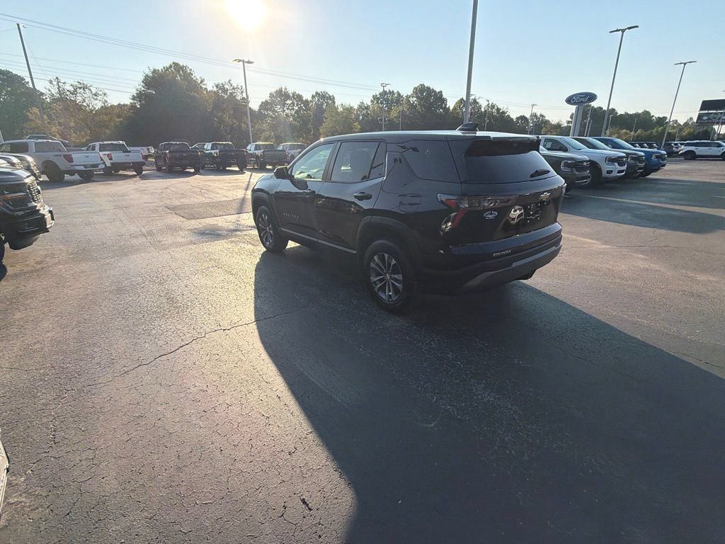 Used 2026 Chevrolet Equinox LT w/ Safety and Technology Package FWD image 5