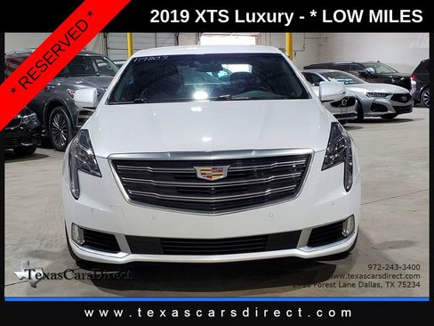 Used 2019 Cadillac XTS Luxury w/ Driver Awareness Package FWD image 2
