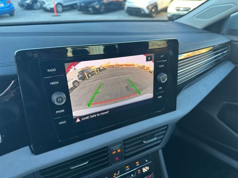 Used 2025 Volkswagen Jetta SE image 17