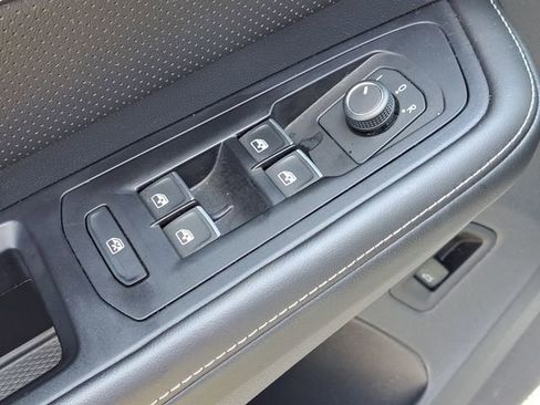 Used 2024 Volkswagen Atlas Cross Sport SE image 20