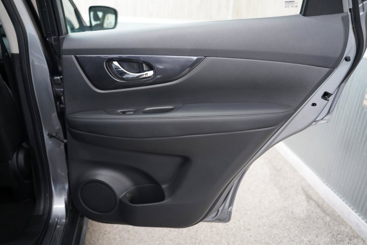 Used 2018 Nissan Rogue S AWD/4WD image 32