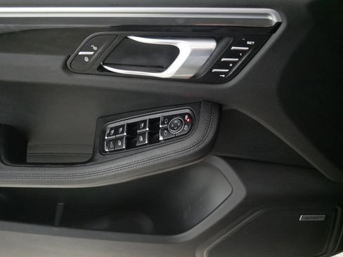 Used 2018 Porsche Macan image 19