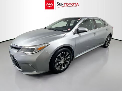 Used 2018 Toyota Avalon XLE image 9