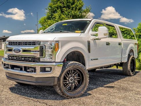 Used 2017 Ford F250 XLT w/ XLT Value Package AWD/4WD image 4