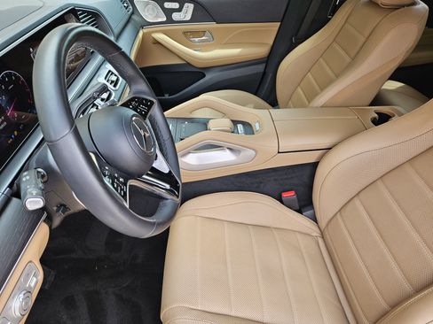 Used 2024 Mercedes-Benz GLS 450 4MATIC image 9
