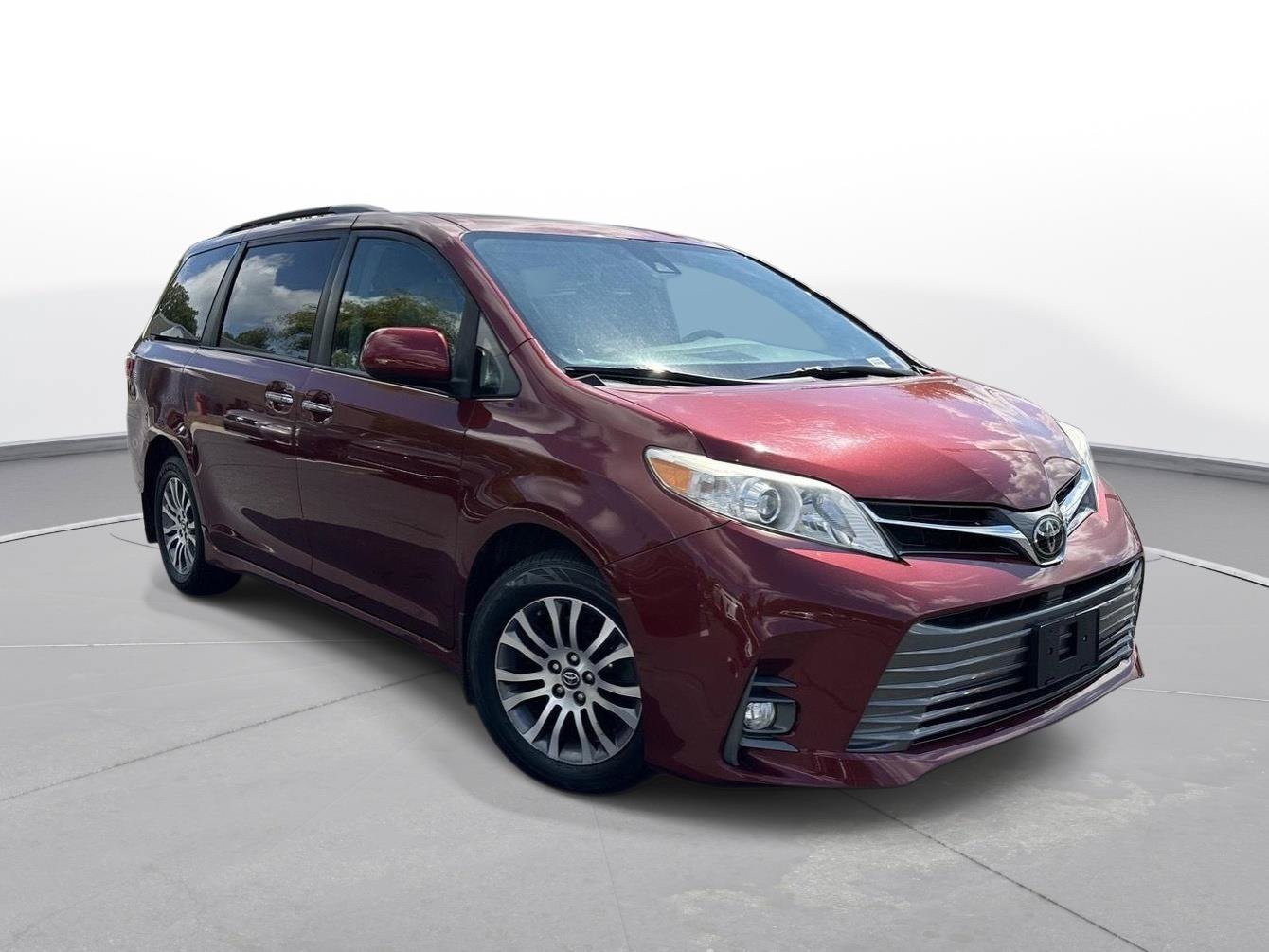 Used 2020 Toyota Sienna XLE FWD image 4