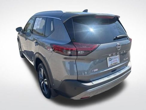 Used 2022 Nissan Rogue SL w/ SL Premium Package image 3