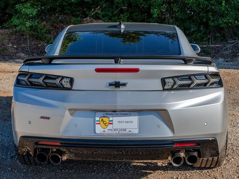 Used 2017 Chevrolet Camaro SS RWD image 4