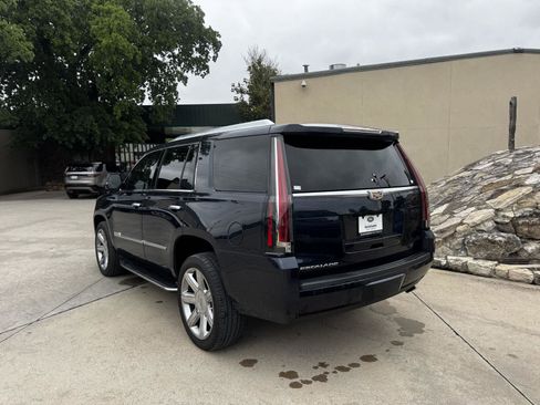 Used 2019 Cadillac Escalade Luxury AWD/4WD image 5