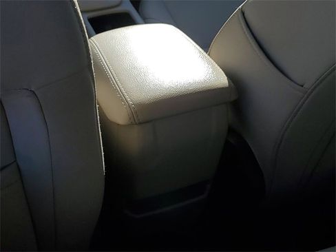 Used 2017 Ford Focus SE image 28