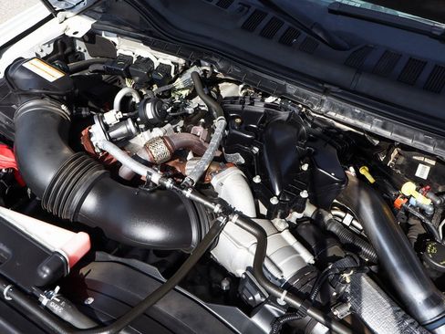 Used 2017 Ford F550 4x4 Regular Cab Super Duty image 14