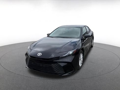 Used 2025 Toyota Camry LE image 4