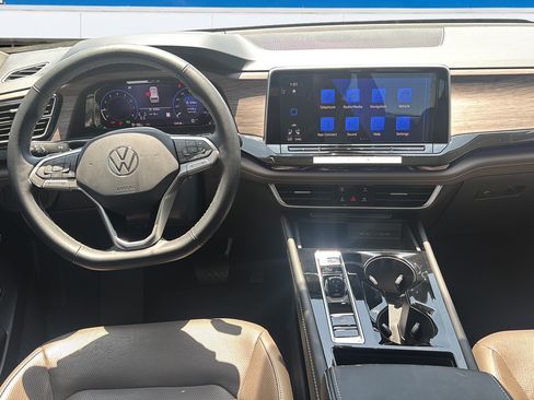 Used 2025 Volkswagen Atlas SEL AWD/4WD image 19