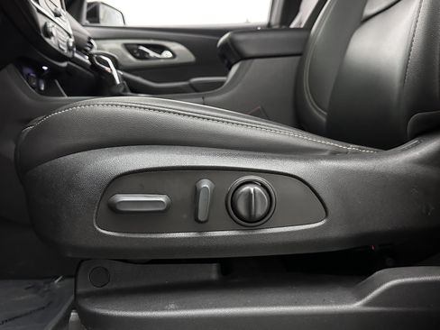 Used 2023 Chevrolet Traverse LT FWD image 13