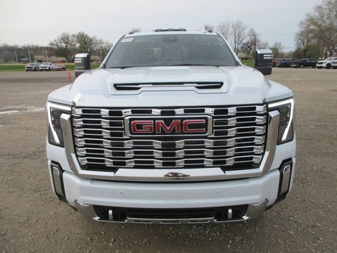 New 2026 GMC Sierra 3500 Denali w/ Denali Reserve Package AWD/4WD image 12