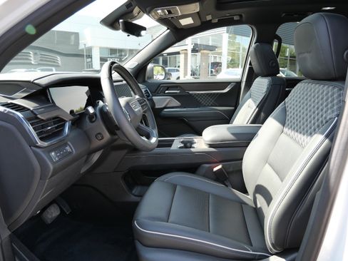 Used 2024 GMC Acadia Denali w/ Super Cruise Package image 12