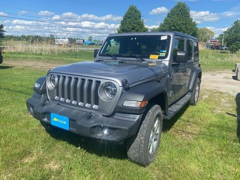 Used 2020 Jeep Wrangler Unlimited Sport S AWD/4WD image 3