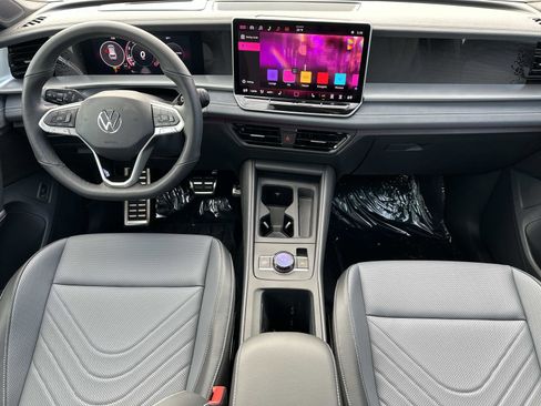 New 2026 Volkswagen Tiguan SE R-Line image 14