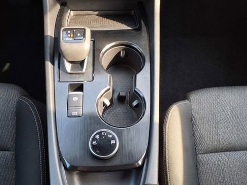 Used 2025 Nissan Rogue SV AWD/4WD image 28