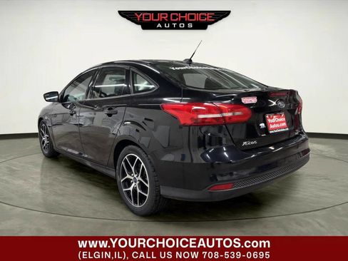 Used 2018 Ford Focus SE w/ SE Appearance Package image 3