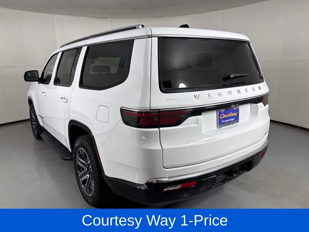 Used 2024 Jeep Wagoneer Series II w/ Flexible Seating Group RWD image 8