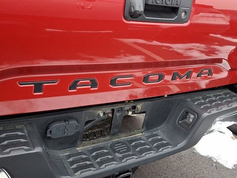 Used 2019 Toyota Tacoma TRD Off-Road image 30