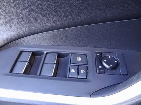 Used 2020 Toyota RAV4 Limited image 17