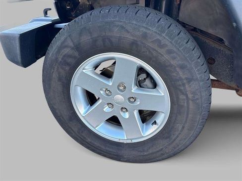 Used 2013 Jeep Wrangler Freedom Edition image 8