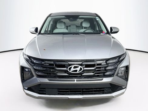 Used 2025 Hyundai Tucson SE FWD image 3