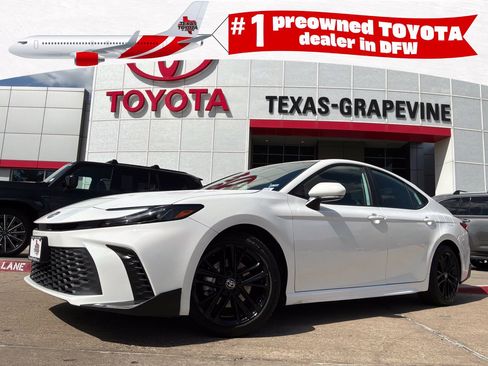Used 2026 Toyota Camry SE FWD image 1
