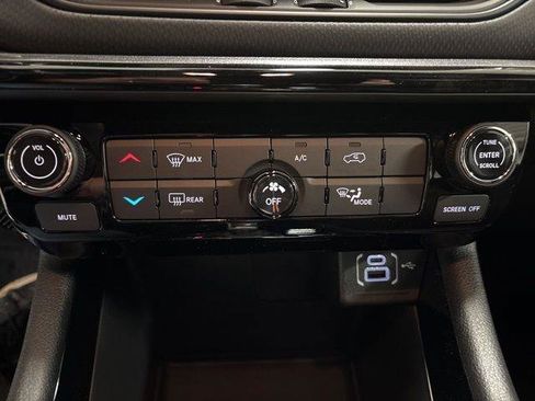 Used 2026 Jeep Compass Latitude AWD/4WD image 21