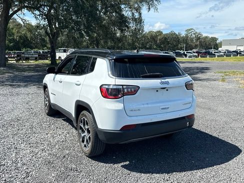 Used 2024 Jeep Compass Limited AWD/4WD image 3