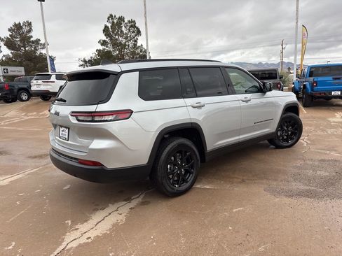 New 2025 Jeep Grand Cherokee L Altitude RWD image 5