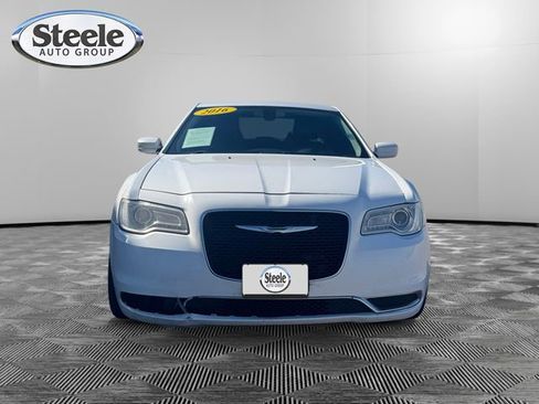 Used 2016 Chrysler 300 Limited image 5