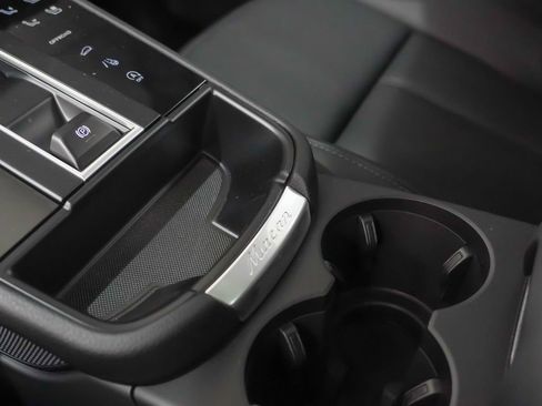 Certified 2026 Porsche Macan AWD/4WD image 34