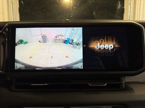 Used 2025 Jeep Wrangler Unlimited Sahara w/ Safety Group image 19