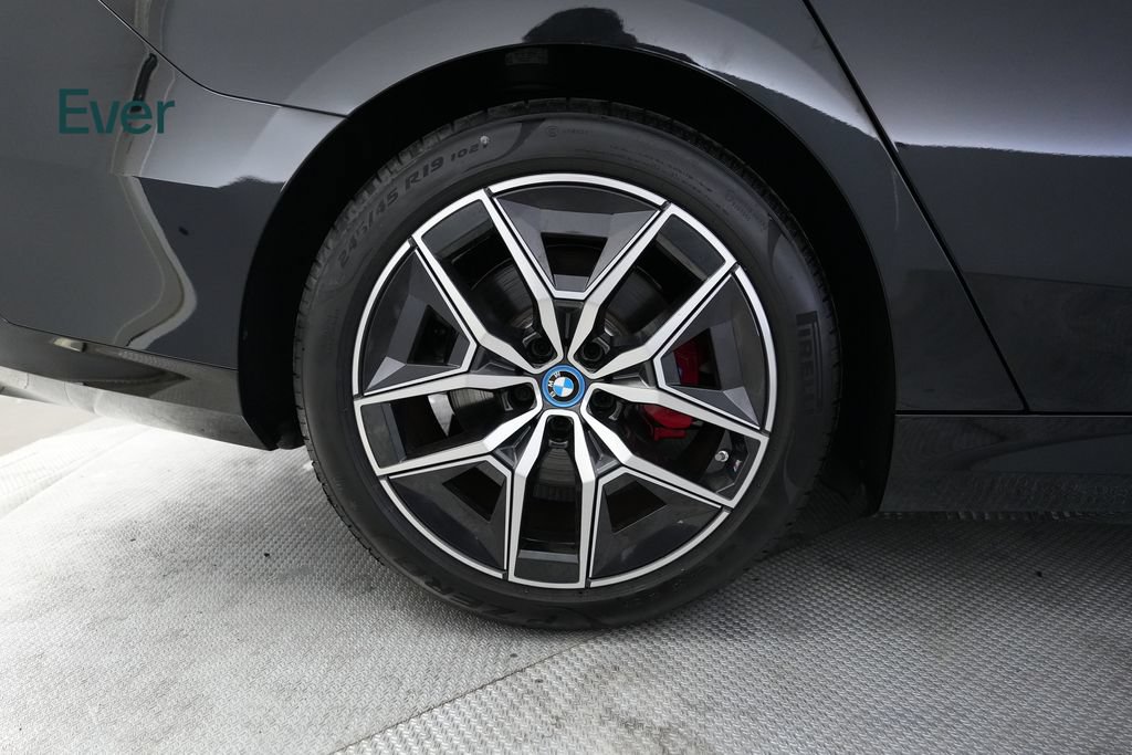 Used 2025 BMW i5 M60 w/ M Sport Package AWD/4WD image 22